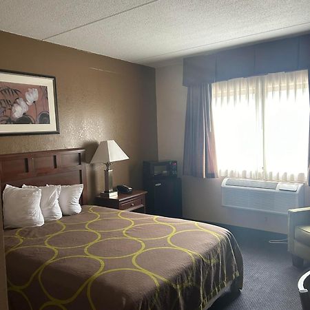 Super 8 By Wyndham Manchester Airport Экстерьер фото