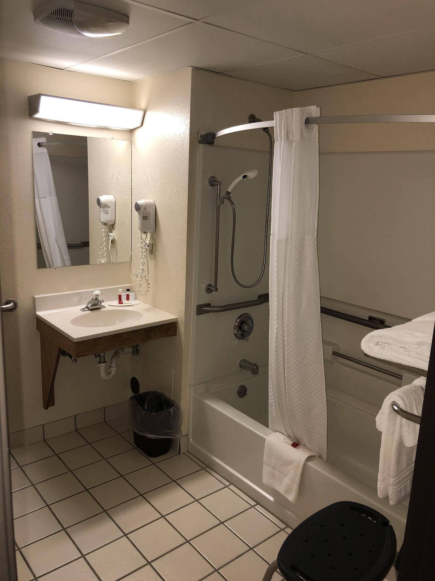 Super 8 By Wyndham Manchester Airport Экстерьер фото