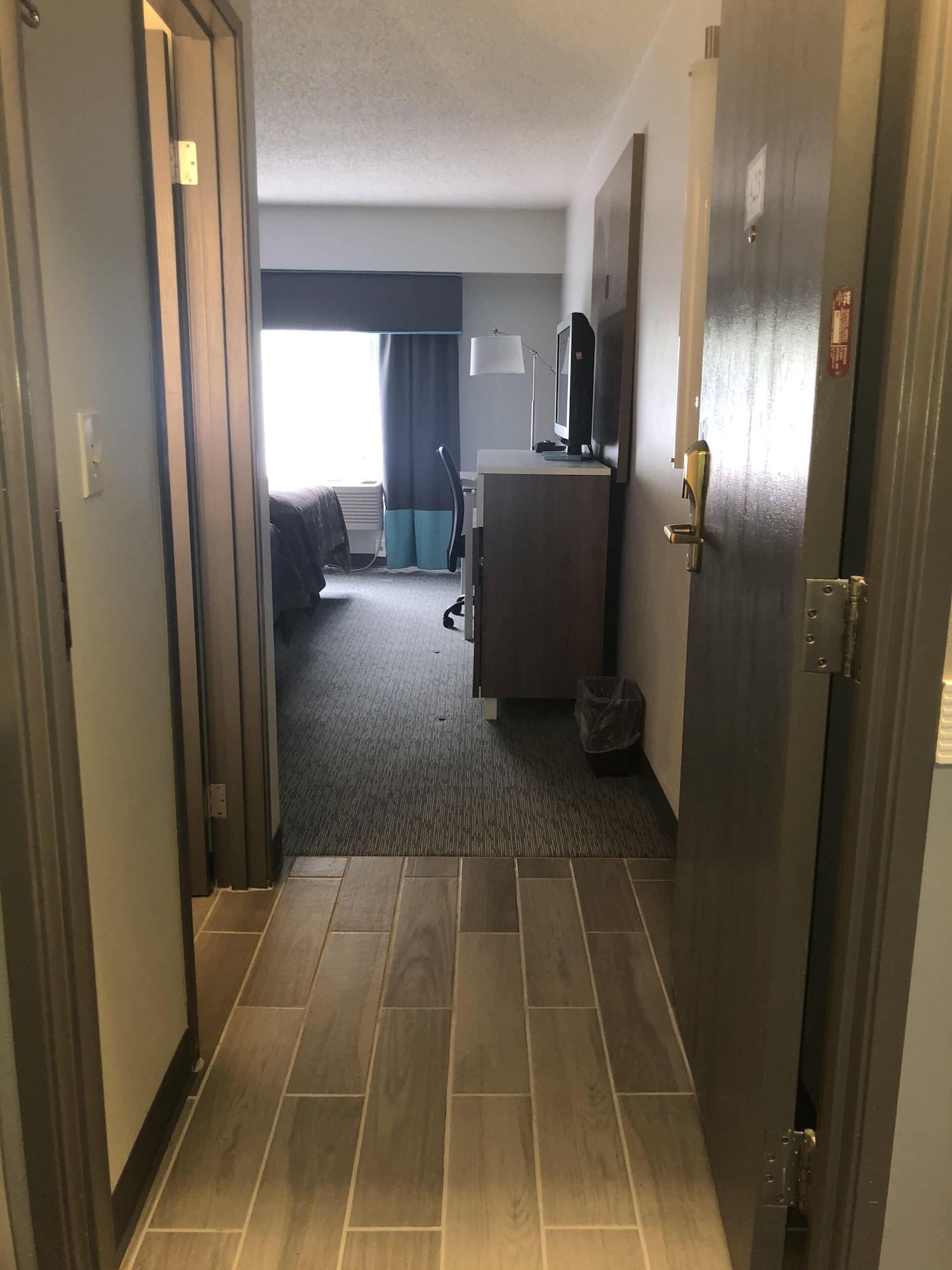 Super 8 By Wyndham Manchester Airport Экстерьер фото