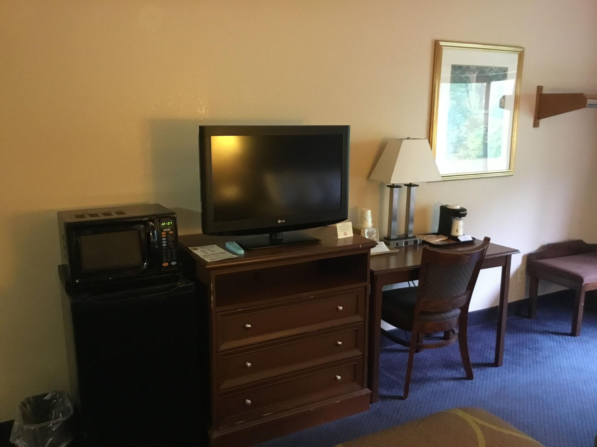 Super 8 By Wyndham Manchester Airport Экстерьер фото