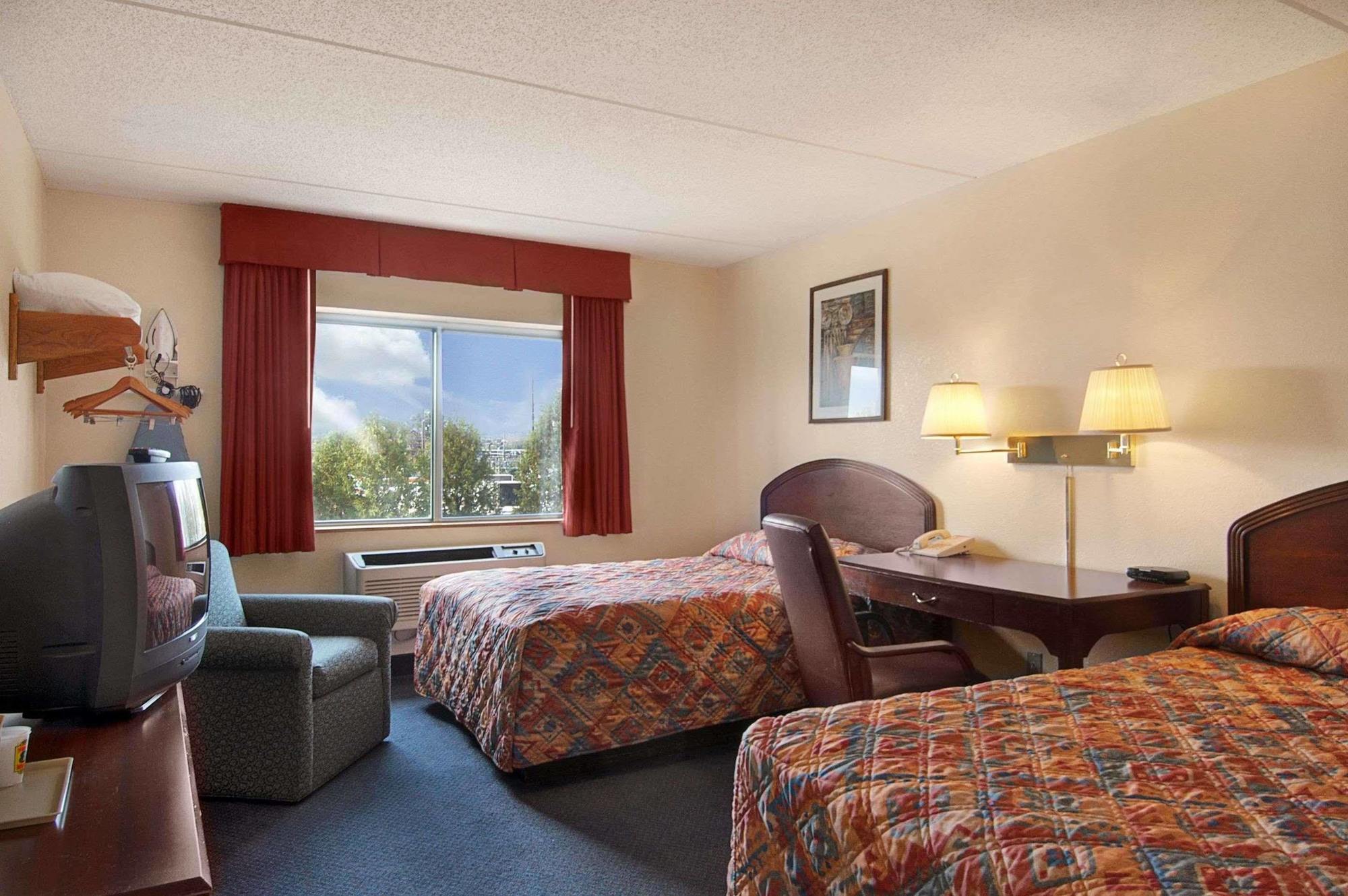 Super 8 By Wyndham Manchester Airport Номер фото