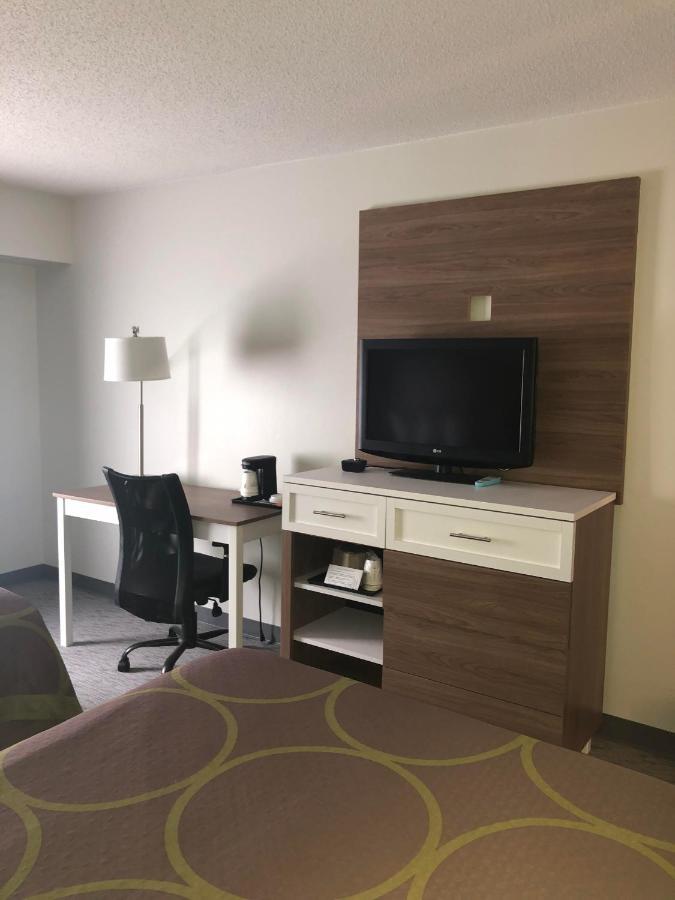 Super 8 By Wyndham Manchester Airport Экстерьер фото
